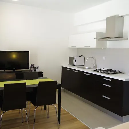 Santis10 Apartman *
