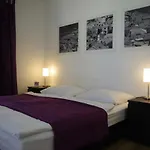 Santis10 Apartmán *
